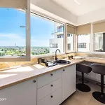Апартаменти Spacious 1006