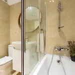 Spacious 1006 *