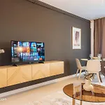 Spacious 1006 *