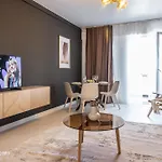 Апартаменти Spacious 1006