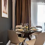 Spacious 1006 アパート *